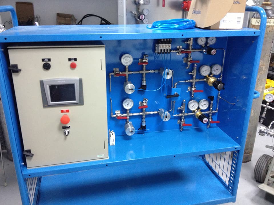Mobile control skid with a control cabinet and a valve panel