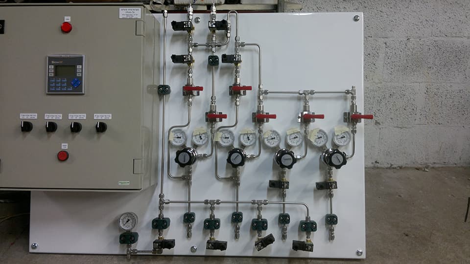 Control cabinet with a PLC beside a multi-valve panel