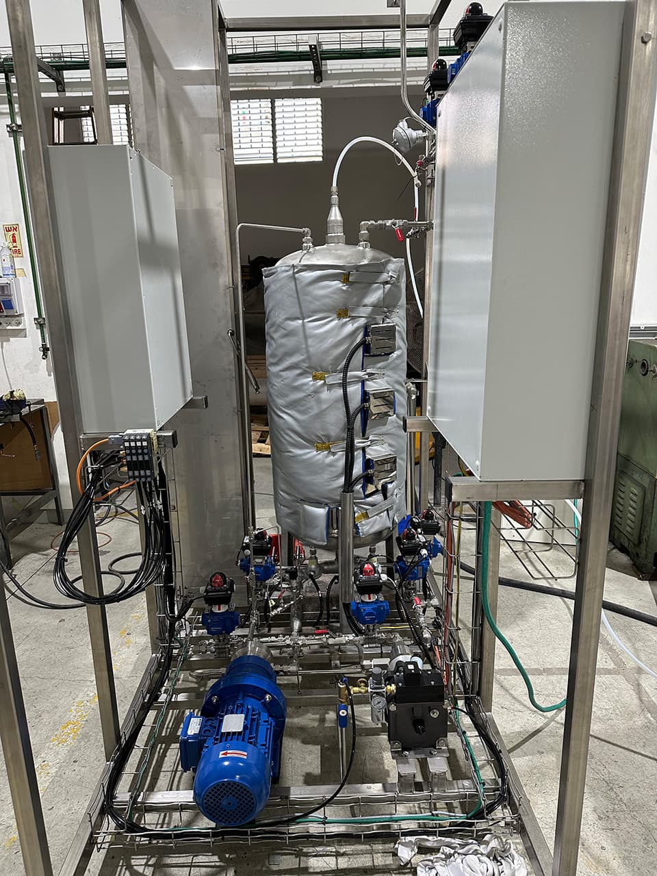 Insulated vessel on a frame with a pump and instrumentation