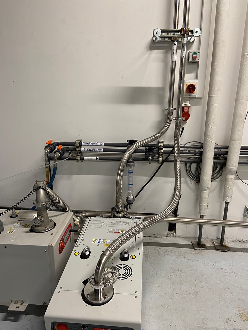 Bench-level stainless lines with a small controller